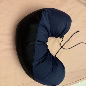 3/$30 Samsonite neck support airplane pillow